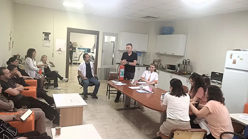 Afyonkarahisar Devlet Hastanesi'nde Laboratuvar Çalışanlarına Hatırlatma Eğitimi