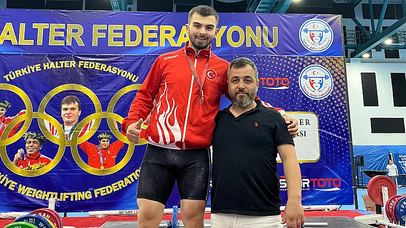 Afyonlu Genç Halterci Türkiye Rekoru Kırdı!