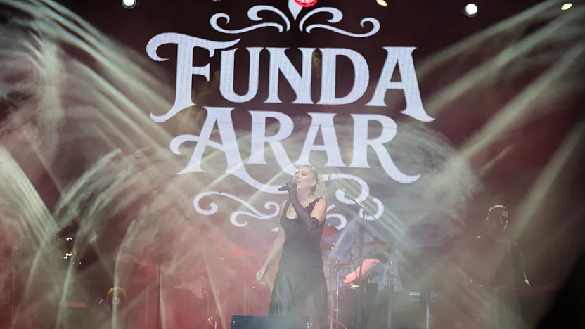 Afyonlu Kubat ile Güçlü Ses Funda Arar, Festival Alanını Coşturdu