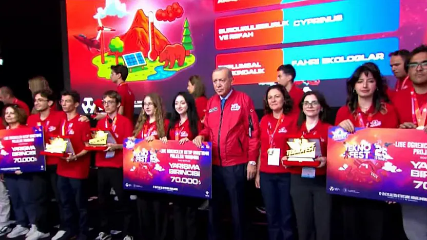 Afyonlu Öğrenciler Ödüllerini Cumhurbaşkanı'ndan Aldı