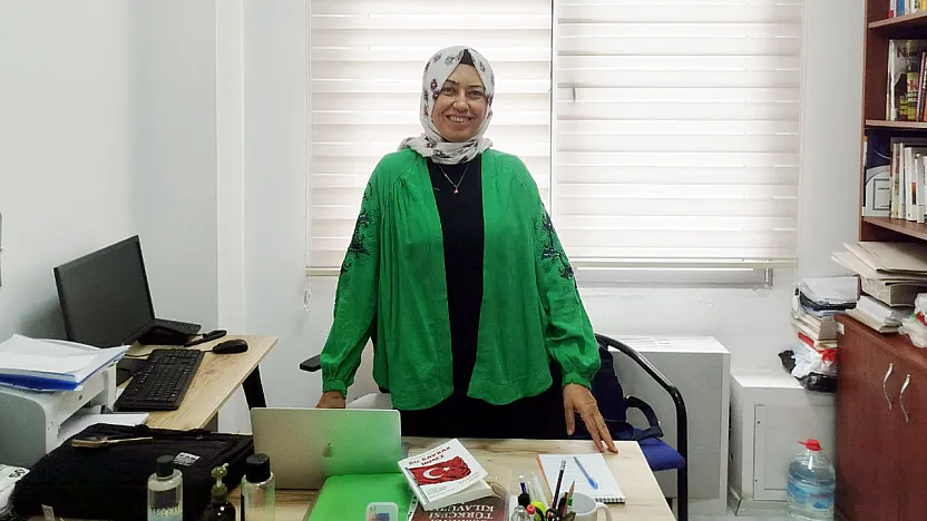 Afyonlu Profesörün Film Gibi Hikayesi: 14'ünde Gelin, 50'sinde Profesör