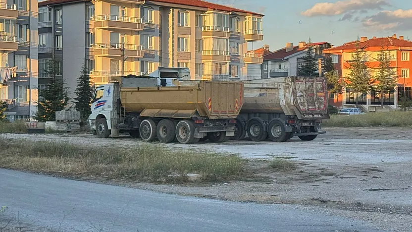 Ağır Tonajlı Araçlar Mahallelerde Tehlike Saçıyor