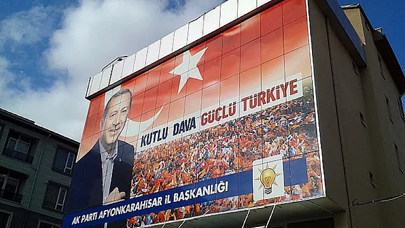 AK Parti 25'inci Yılını Kutluyor. 4 Vekil AK Parti'ye geçiyor