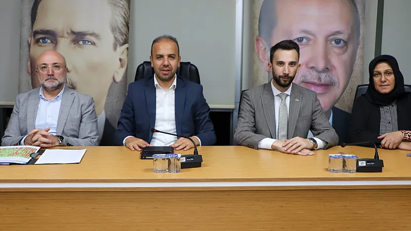 AK Parti'de Başarıya Gümüş Rozet