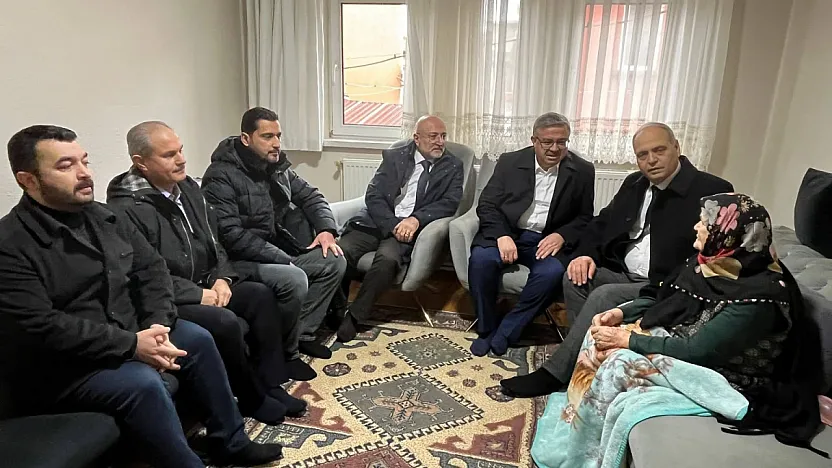 AK Parti Heyeti, Başkan Şahin'e Taziye Ziyaretinde Bulundu