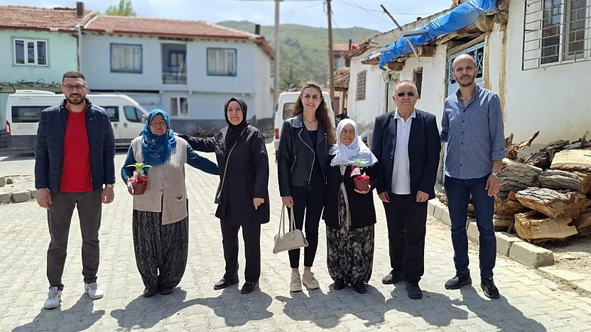 AK Parti Merkez İlçeden Anlamlı Anneler Günü Armağanı