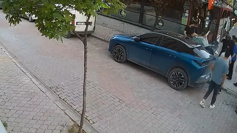 Alkollü Müşteri, Kendini Uyaran Çalışana Saldırdı