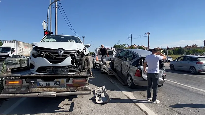 Ambulansa Yol Vermek İsterken Zincirleme Facia!