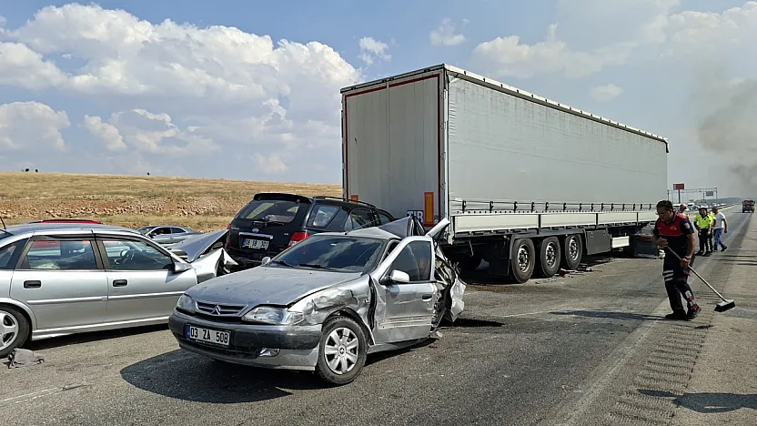 Anız Yangını Kazaya Neden Oldu: 13 Araç Birbirine Girdi