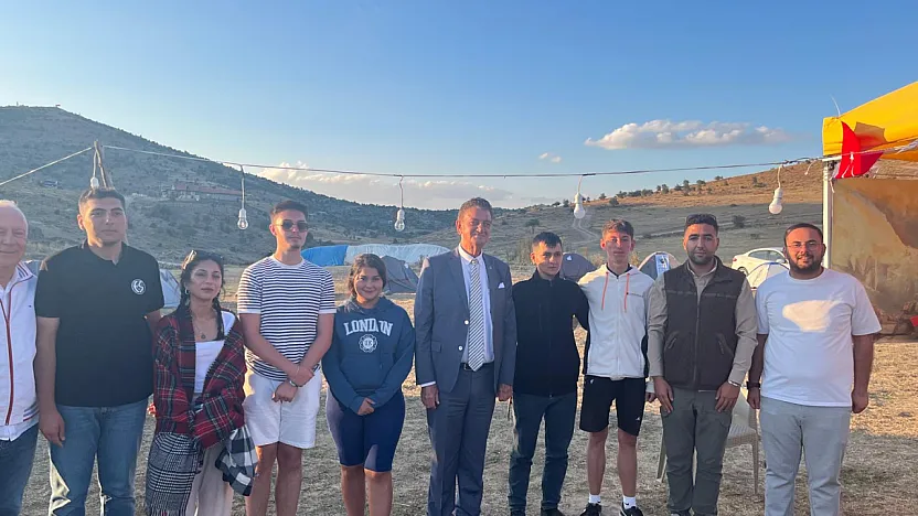 Atatürkçü Gençler Kocatepe'de Buluştu: Cumhuriyet Emanetine Sımsıkı Bağlıyız