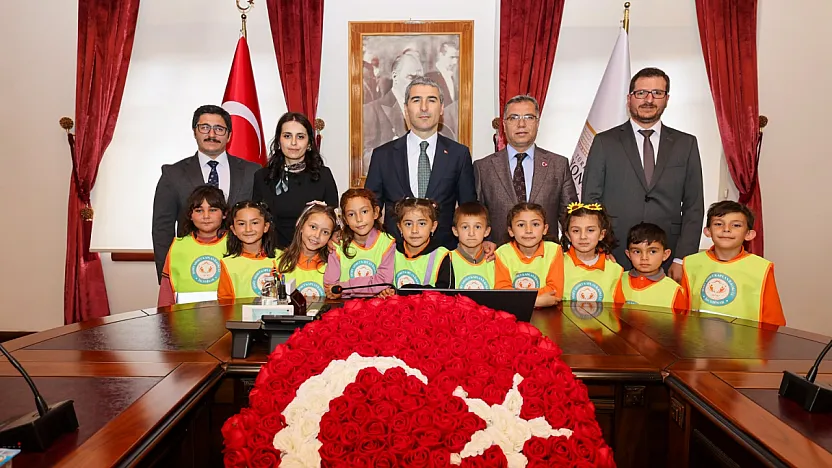 Atık Kâğıtlar Hayat Buldu, Minikler Afyonkarahisar'ı Kitaplaştırdı!