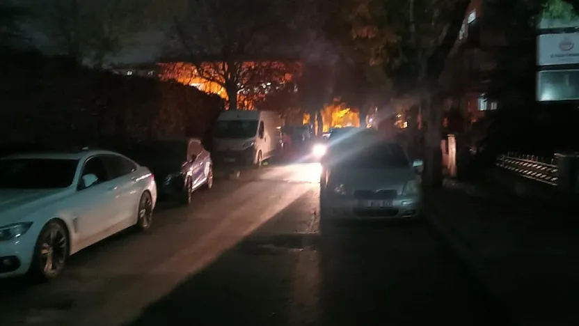 Aynı Cadde... Bir Taraf Karanlık, Bir Taraf Aydınlık