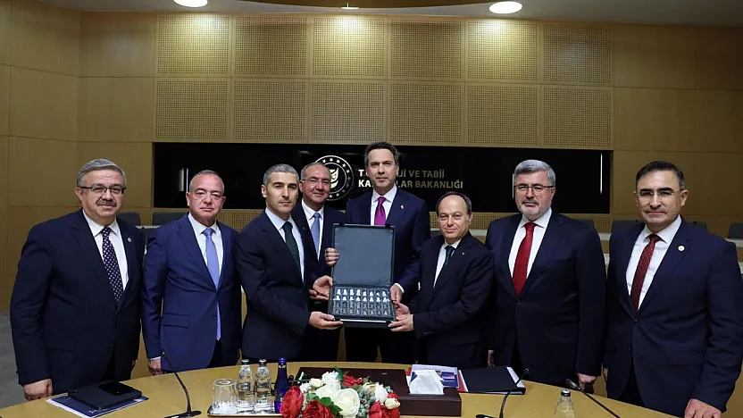Bakan Bayraktar, Fuara Davet Edildi