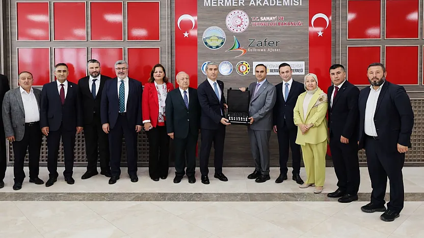 Bakan Kacır, Mermerin Merkezinde
