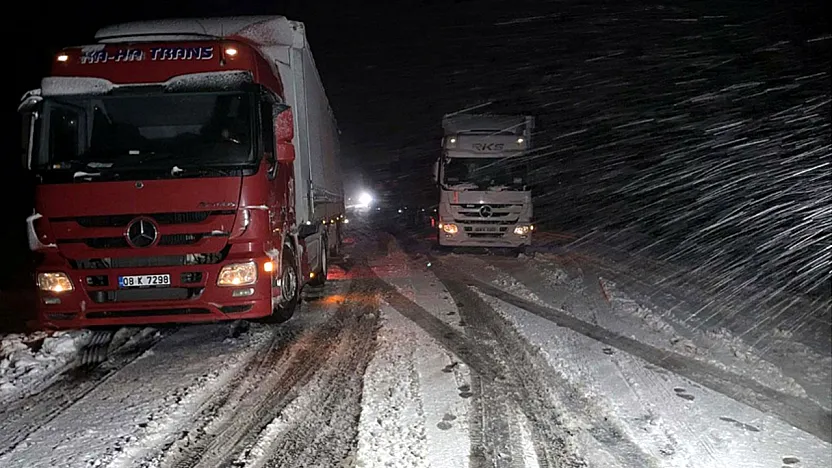 Bakanlık Açıkladı: Afyon'da 3 Ana Yolda Tır ve Çekicilere Yasak
