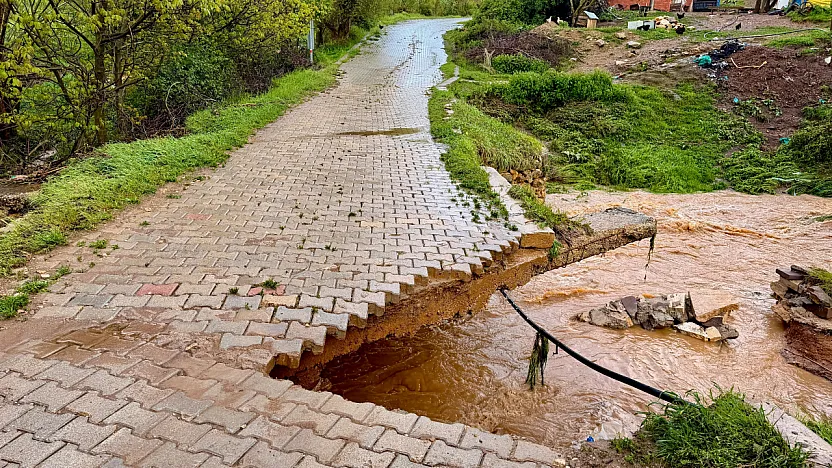 'Bayat'ta Şiddetli Yağış Hayatı Altüst Etti'