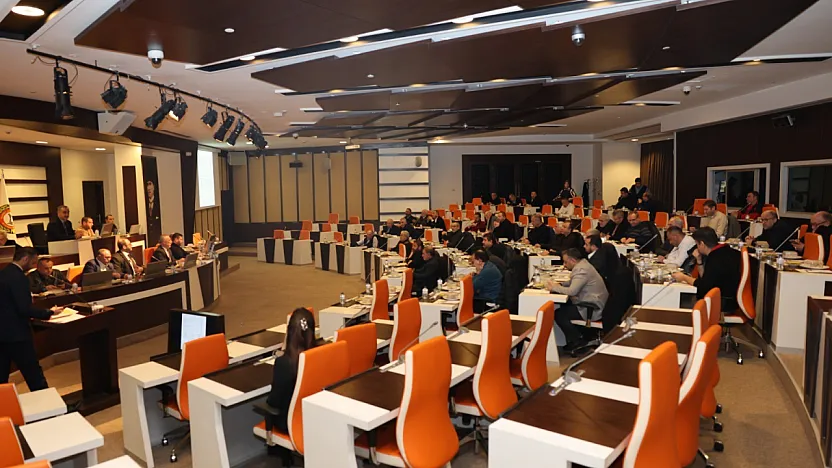 'Bayrağımız Onurumuz, Bağımsızlığımızın Simgesidir'