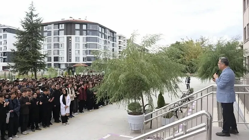 Bayrak Töreninde Dikkat Çeken Mesaj!