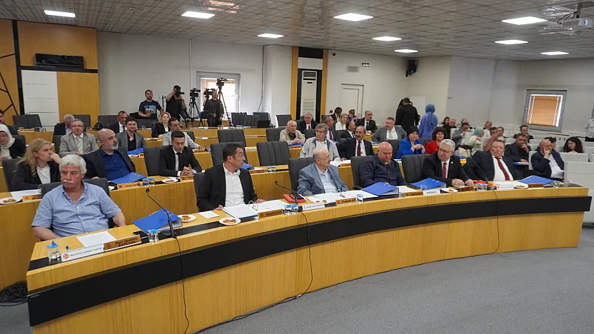 Belediye Meclisi'nde Yeni Dönem! Daha İkinci Maddede Tartışma