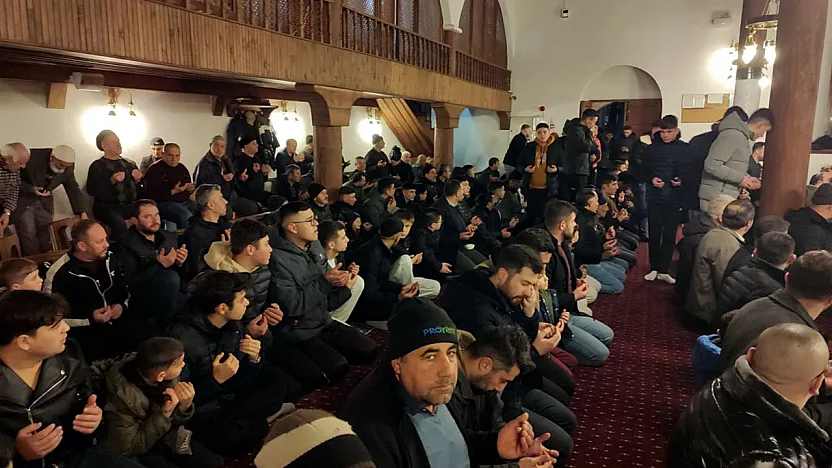 Berat Kandili'nda Camiler Doldu, Taştı