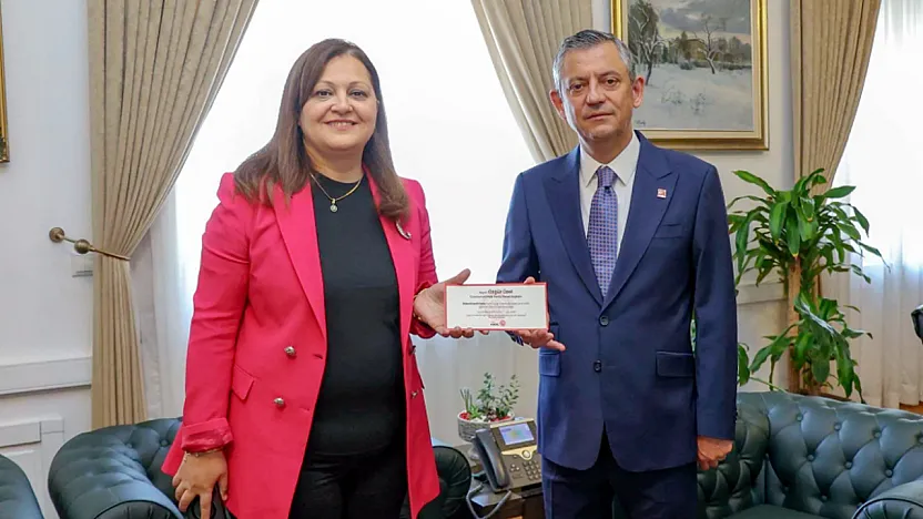 Burcu Köksal AK Parti'ye Geçiyor