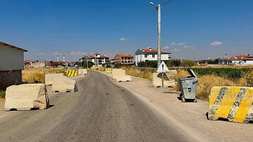 Cadde Ortasında Beton Bariyer!