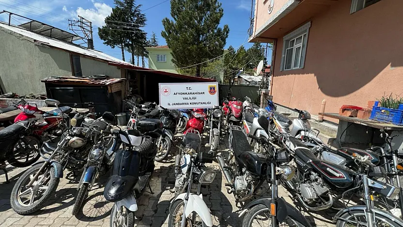 Çalıntı Motosikletleri Satamadan Yakalandı