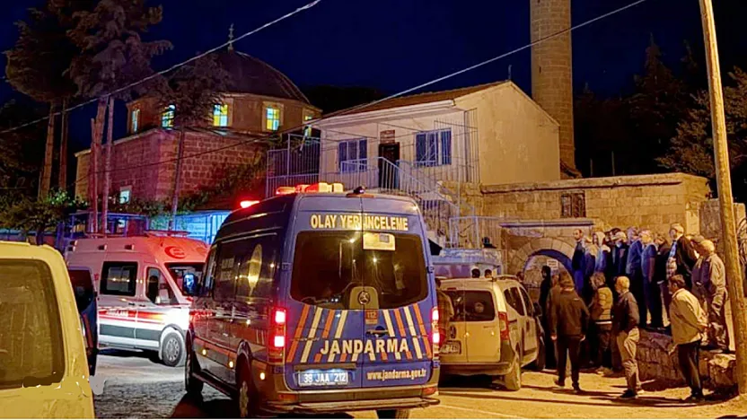 Cami cemaatine Bıçakla Saldırdı, 2 Kişi Öldü
