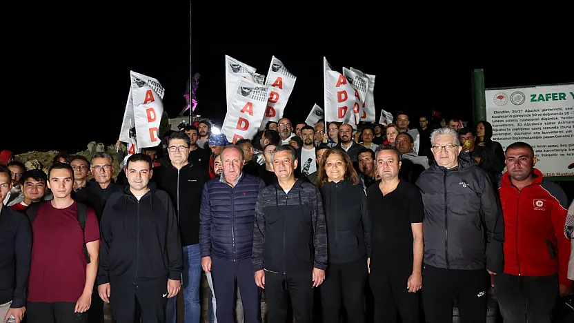 CHP Genel Başkanı Özel, Zafer Yolu'ndan Kocatepe'ye yürüdü