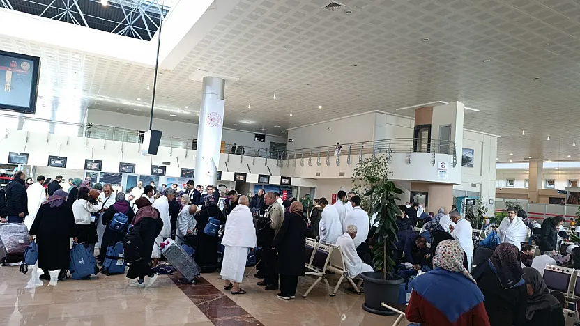 Çift Kandil Umrecileri Afyon'da Dualarla Uğurlandı