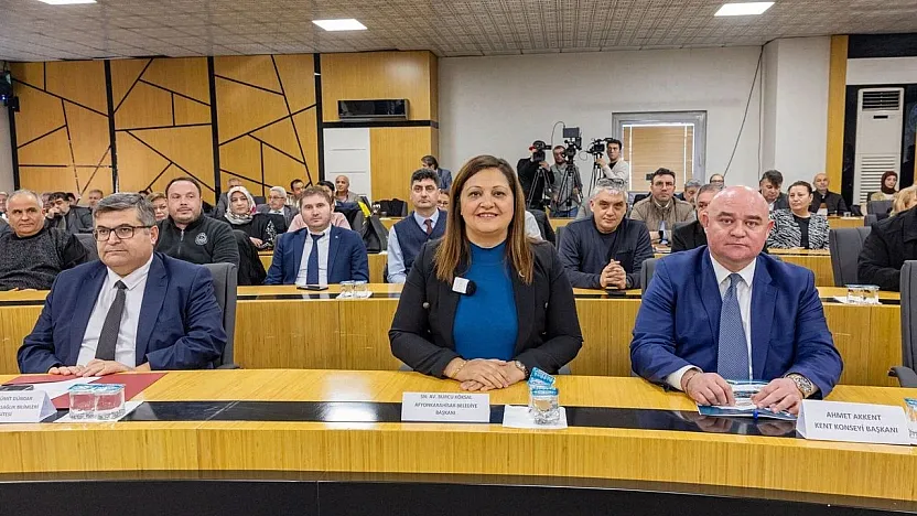 Cumartesi 'CHP'deyim' Dedi Pazartesi Bağımsız Oldu
