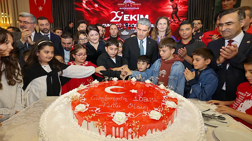 Cumhuriyet Resepsiyonu'nun Gözdeleri Gaziler ve Çocuklar