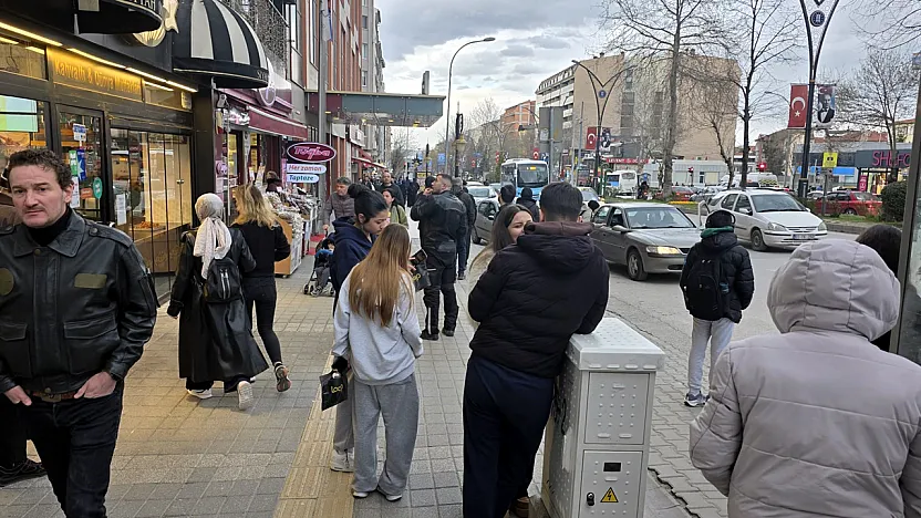 Deprem Anı Kamerada. Vali Depremle İlgili Bilgi Verdi