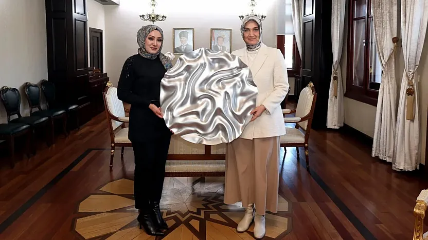 Devlet Ana, Depremzede Ressamı Ağırladı