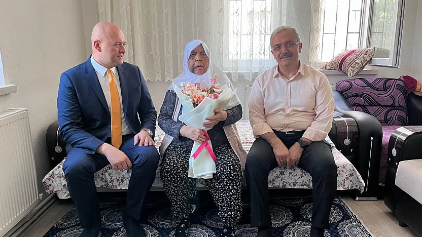 Devlet Ana Şehit Ailelerinin Yanında