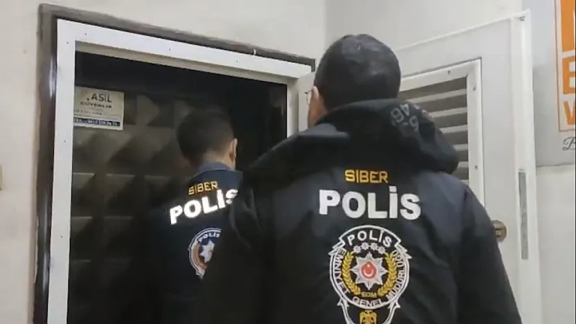 Devlet Büyüklerini Kullanarak Sahte Reklam Yaptılar, Yakalandılar