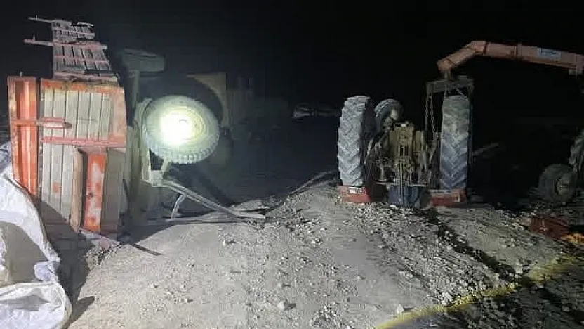Devrilen Traktörün Altında Kalan Sürücü Hayatını Kaybetti