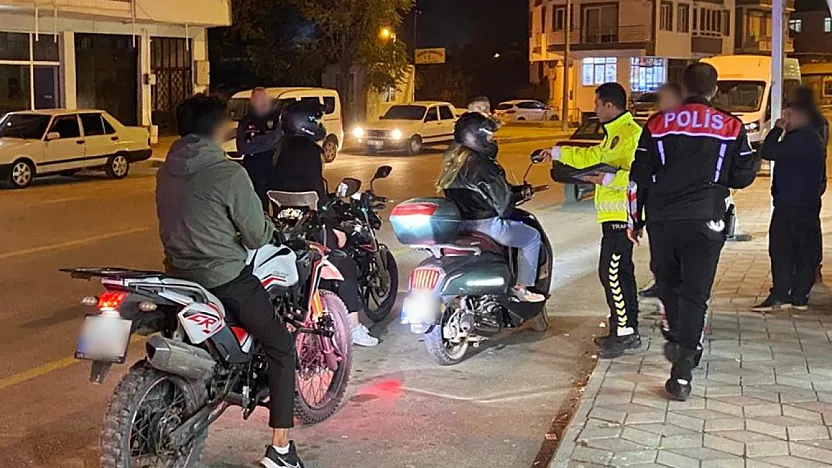 Dinar'da Merkez Destekli Huzur Uygulamasında 226 Şahıs Sorgulandı