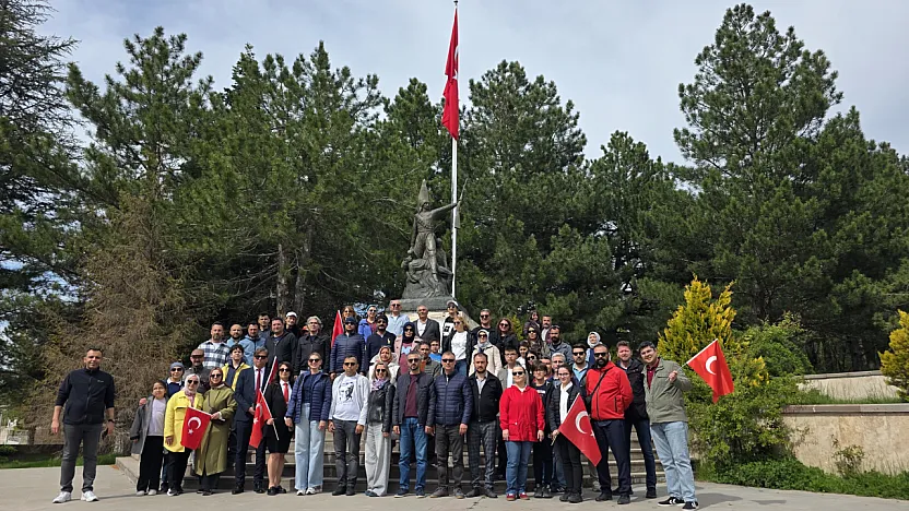 Eğitimciler, 19 Mayıs'ta Kocatepe'ye Çıktı