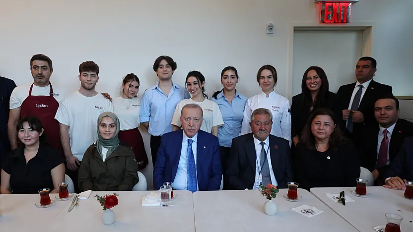 Erdoğan, Emirdağlı Ailenin New York'taki Pastanesinde Türklerle Buluştu