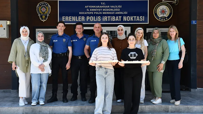 Erenler'de İçleri Isıtan Paylaşım: Öğrencilerden Kamu Görevlilerine Aşure
