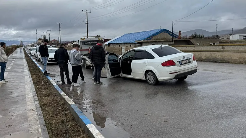 Film Sahnesi Gibi Trafik Kazası!