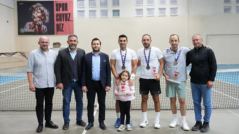 Firma Ve Kurum Temsilcileri Teniste Ter Döktü