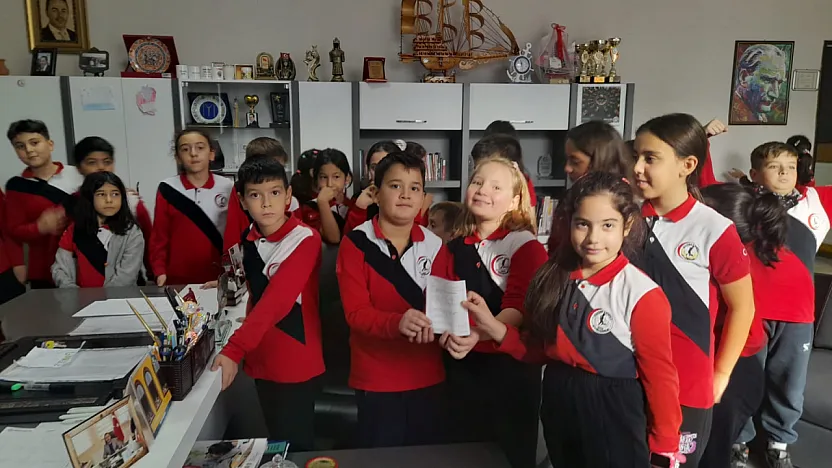 Gazze İçin Bileklik Yapıp Sattılar Geliri Bağışladılar
