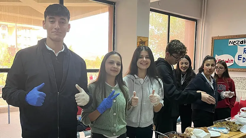 Gazze İçin Hayır Çarşısı Düzenlediler