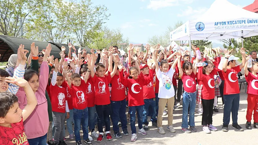 Geleneksel Çocuk Şenliği'nde Renkli Görüntüler