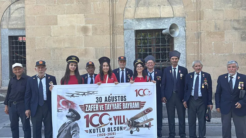 Genç Öğrenciler Tayyare Bayramı'nı Unutmadı