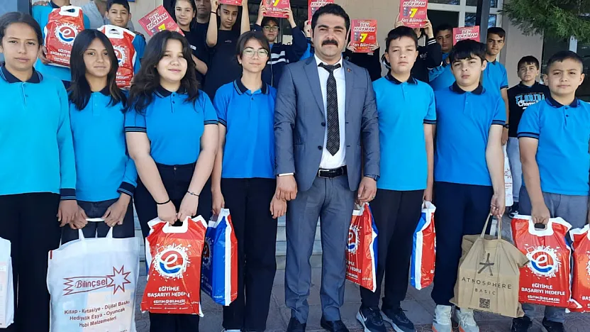Gözde Okulun Başarılı Öğrencilerine Örnek Destek