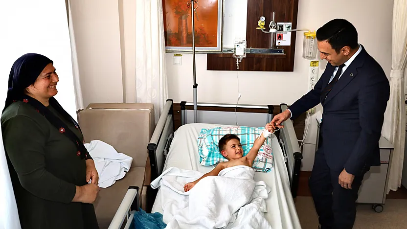 Hem Hastaları Ziyaret Etti Hem Sağlık Hizmetlerini İnceledi