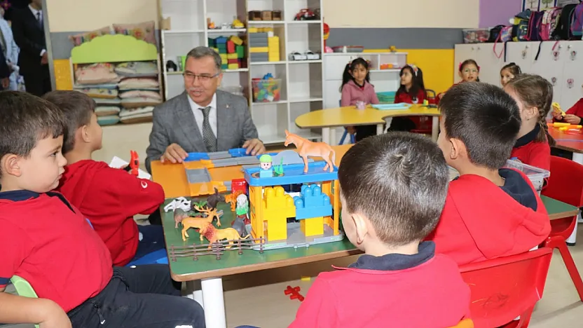 İl Müdürü Kapıyı Çaldı Sınıfa Girdi: Öğrencilerle Böyle Buluştu